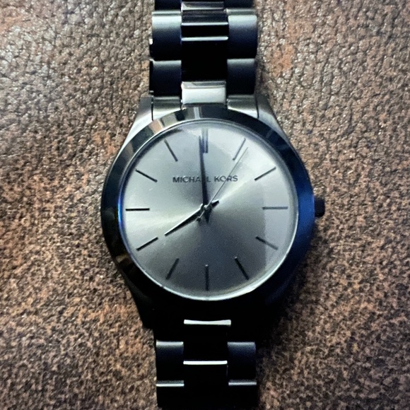 Michael Kors Slim Runaway Sliver Watch - Picture 1 of 2